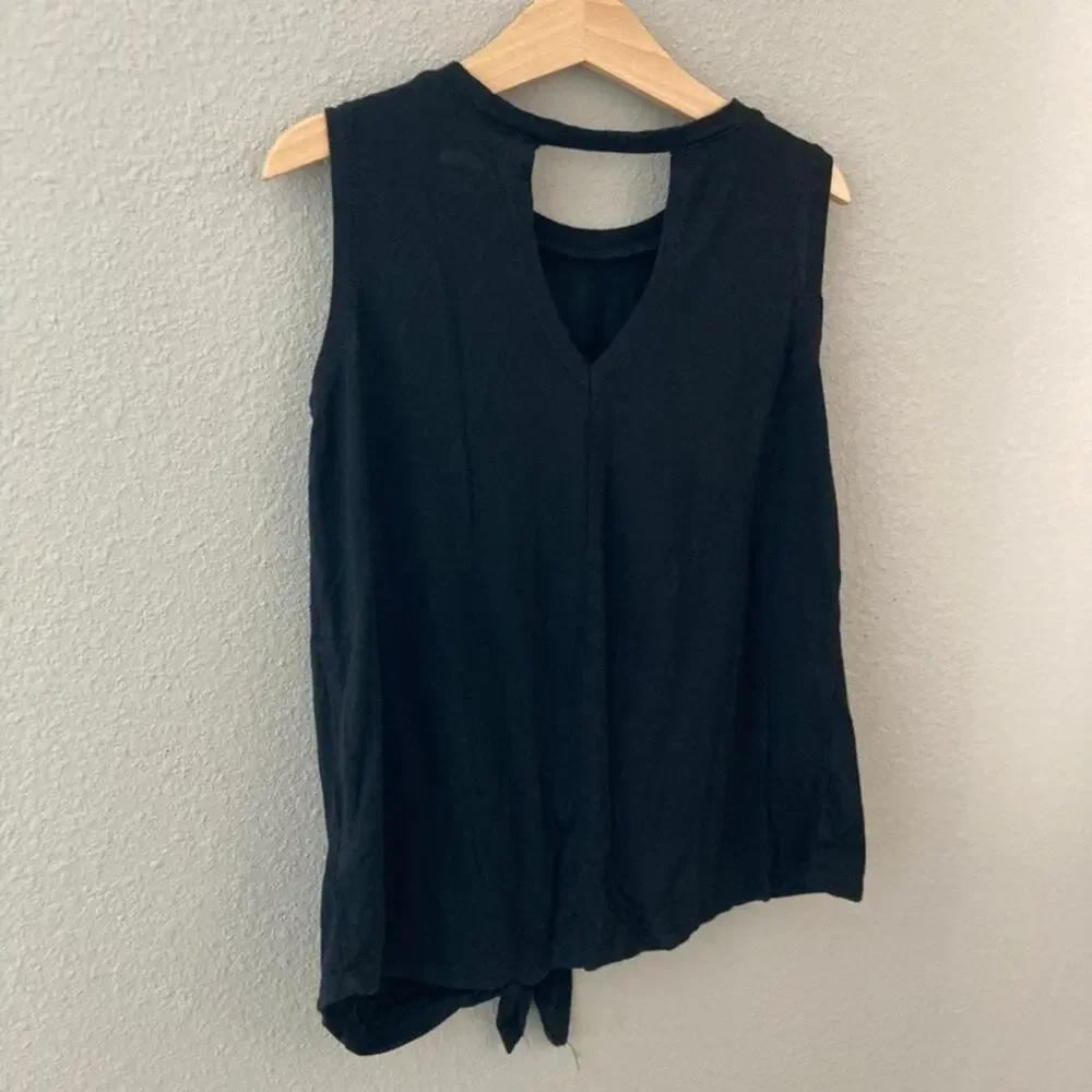 Old Navy Sleeveless Tie Front Tropical Graphic Tee - Black - Small 6/7